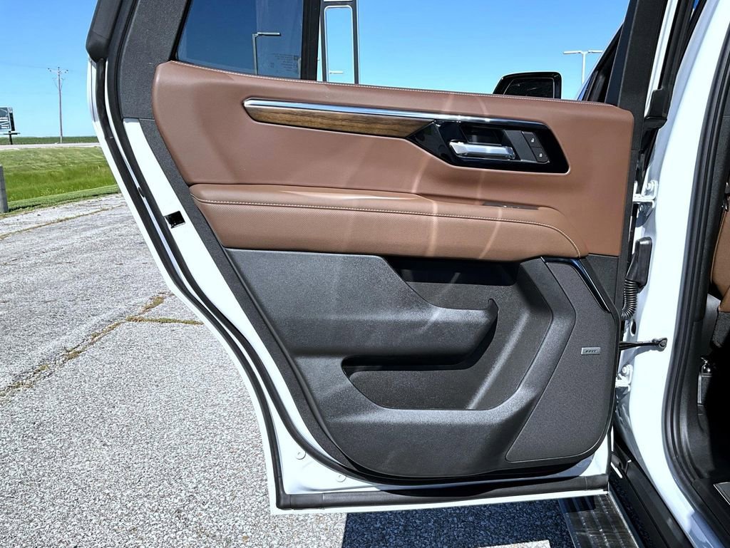 New 2026 Polar White Tricoat Chevrolet High Country image 21