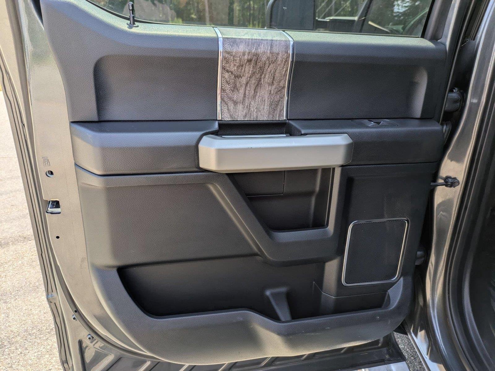 Used 2018 Magnetic Metallic Ford LARIAT image 25