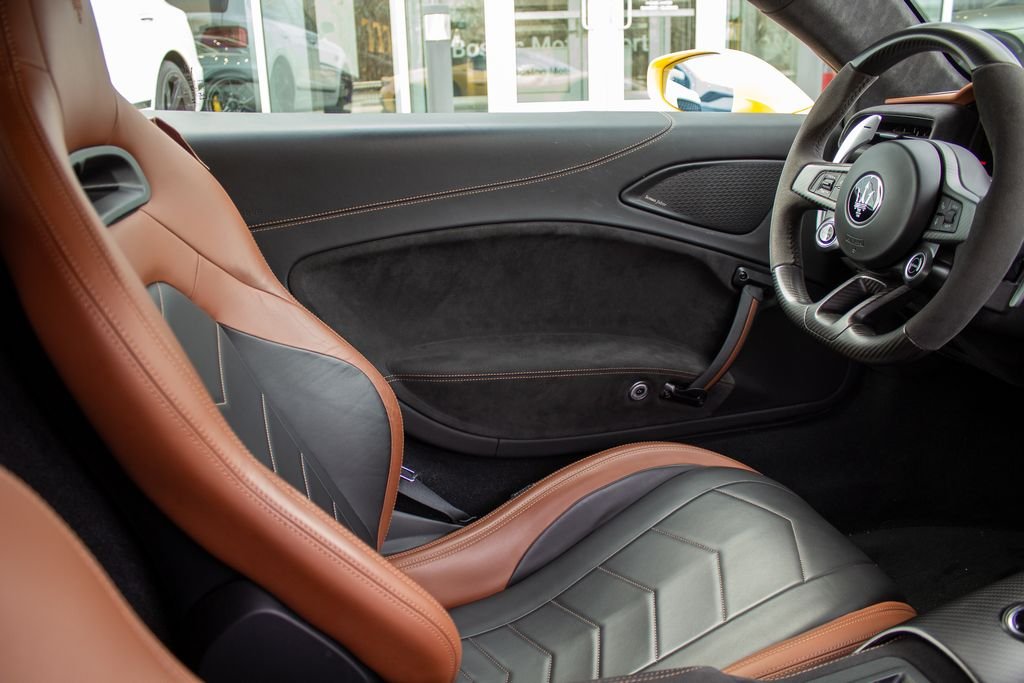 Used 2022 Yellow Maserati Base image 18