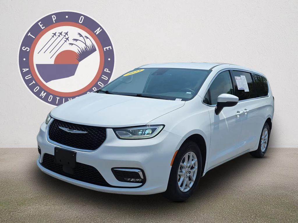 Used 2023 White Chrysler Touring L image 2
