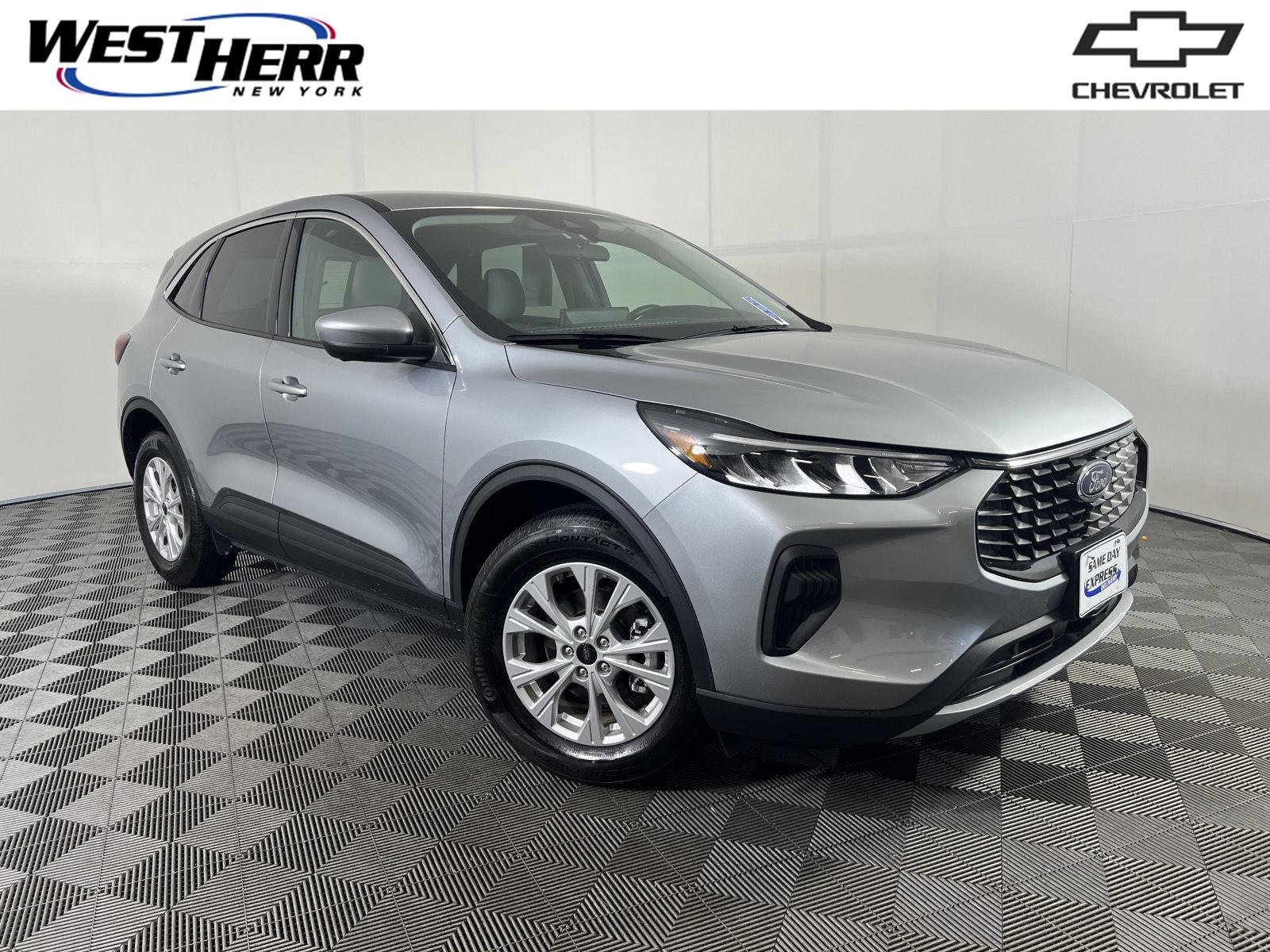 Used 2023 Iconic Silver Ford Active image 1