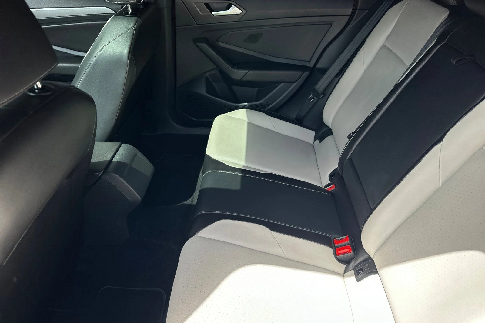 Used 2019 Red Volkswagen R-Line image 12