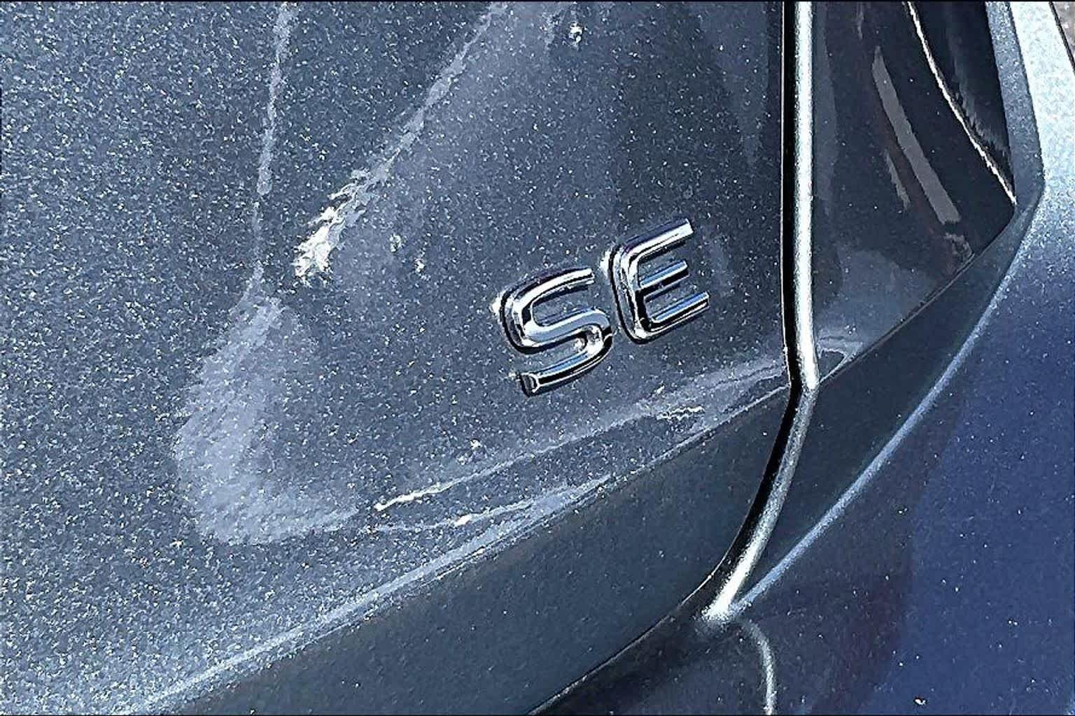 Used 2024 Platinum Gray Metallic Volkswagen SE image 30