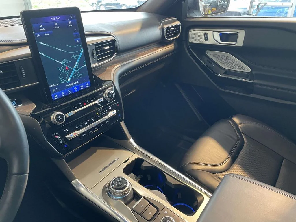 Used 2021 Silver Metallic Ford Platinum image 33