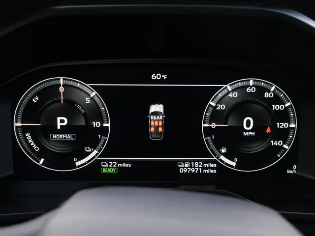 Used 2024 Silver Mitsubishi SE image 21