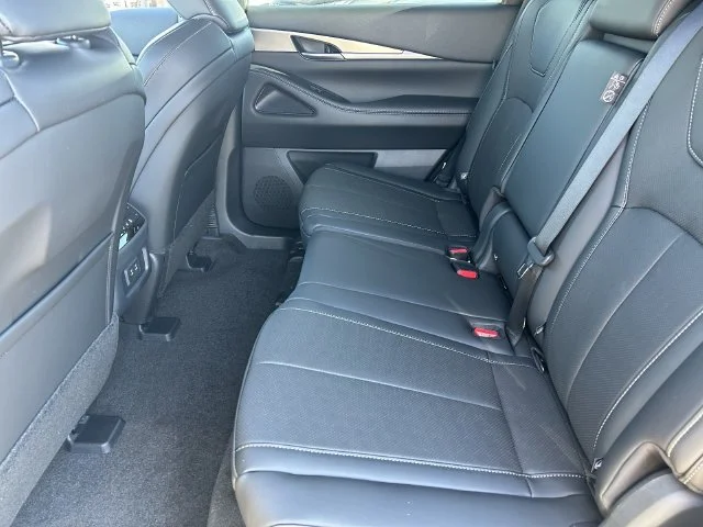 New 2027 GRAPHITE SHADOW INFINITI Luxe AWD image 18