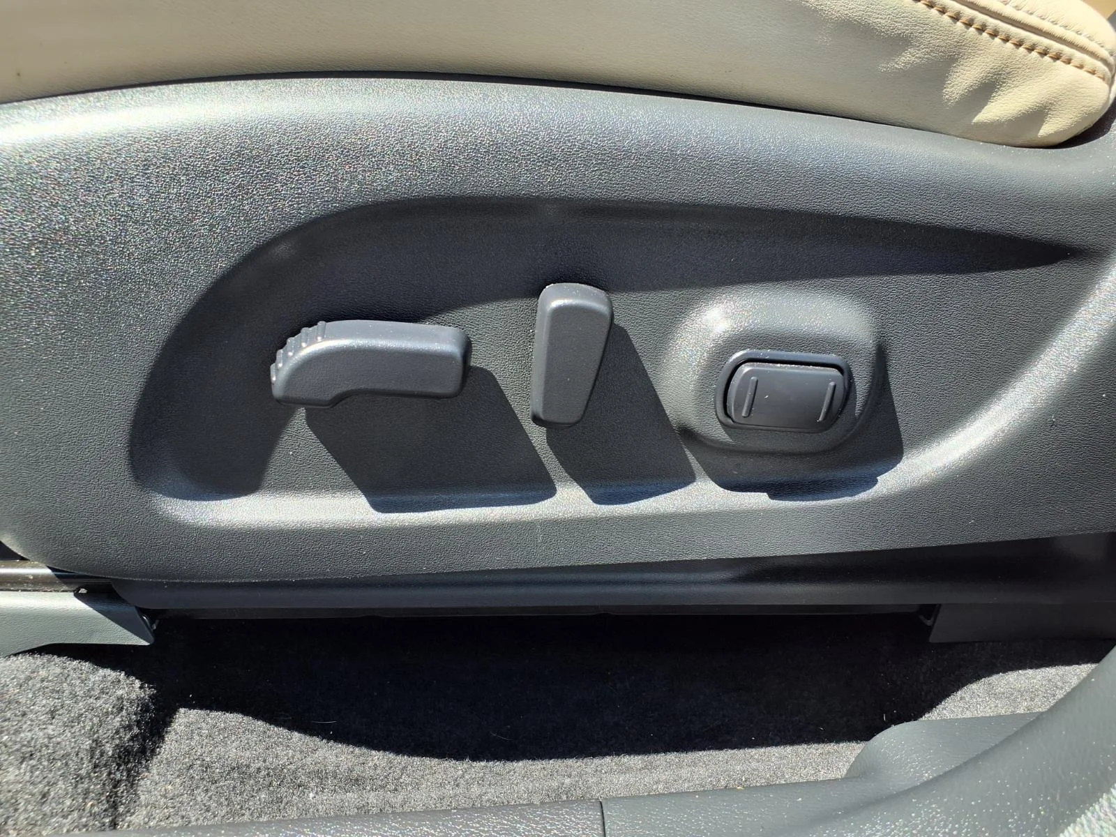 Used 2024 Pearl White Tricoat Nissan Platinum image 19