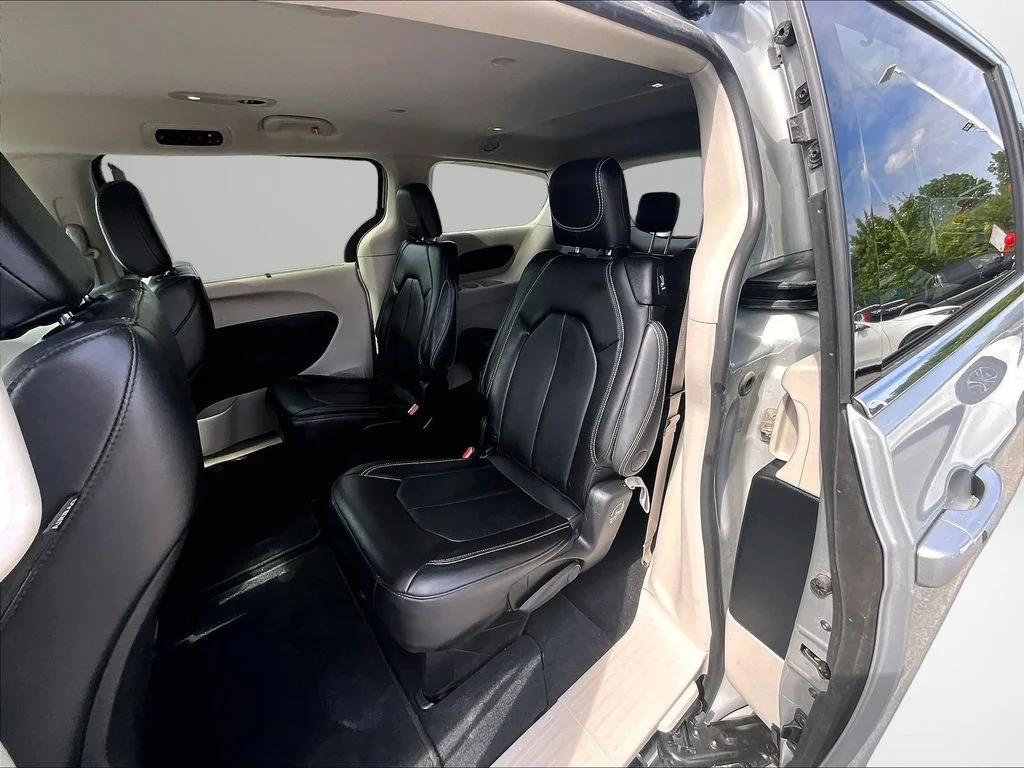 Used 2024 Silver Chrysler Touring L image 27