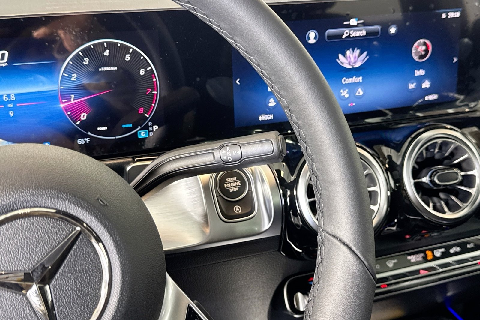 New 2026 Polar White Mercedes-Benz GLB 250 image 15