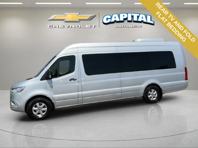 Used 2021  Mercedes-Benz Cargo 170 WB image 3