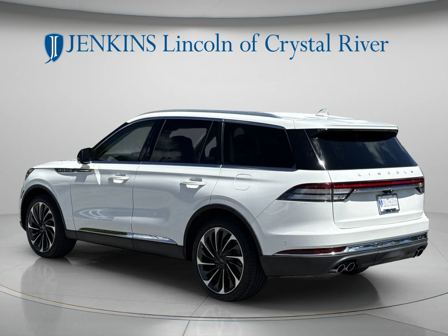 Used 2020 Pristine White Metallic Tri-Coat Lincoln Reserve image 9