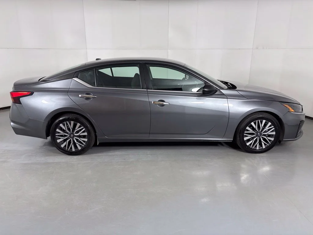 Used 2024 Gray Nissan 2.5 SV image 9