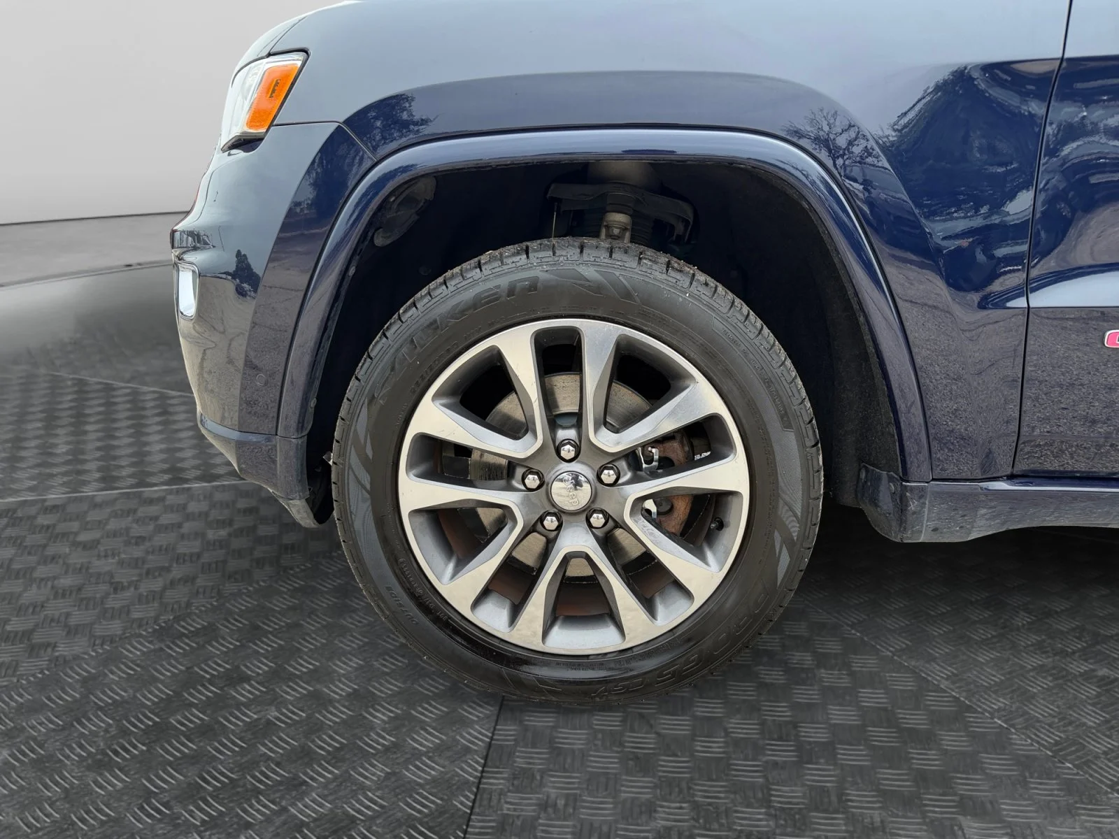 Used 2018 True Blue Pearlcoat Jeep Overland image 9