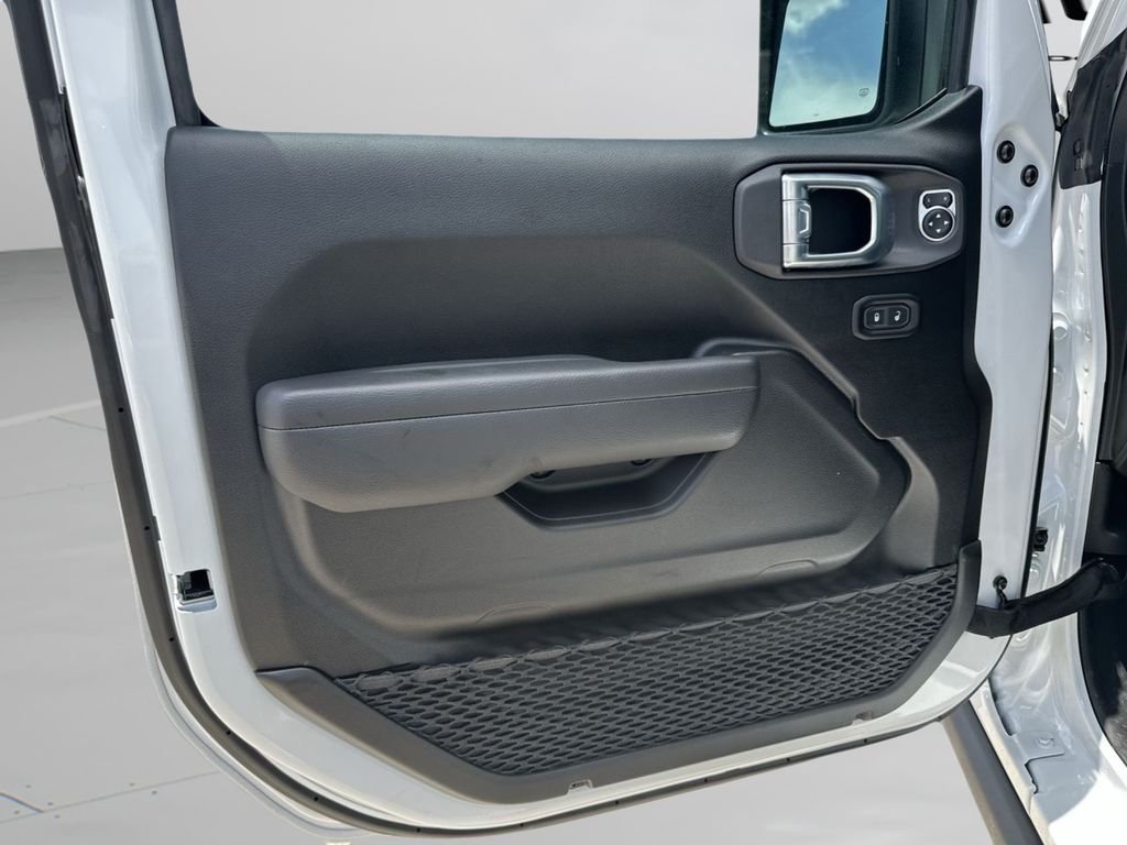 New 2026 Bright White Clearcoat Jeep Rubicon image 20