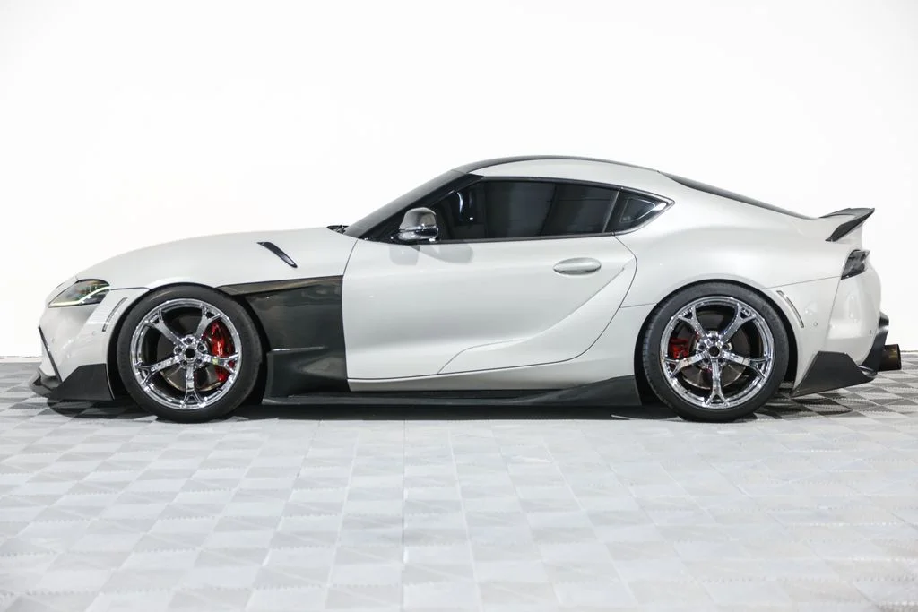 Used 2022 White Toyota 3.0 image 16