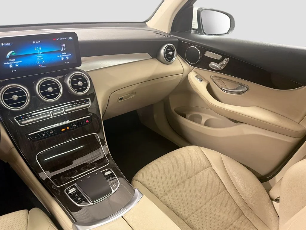 Used 2022 White Mercedes-Benz GLC 300 image 22
