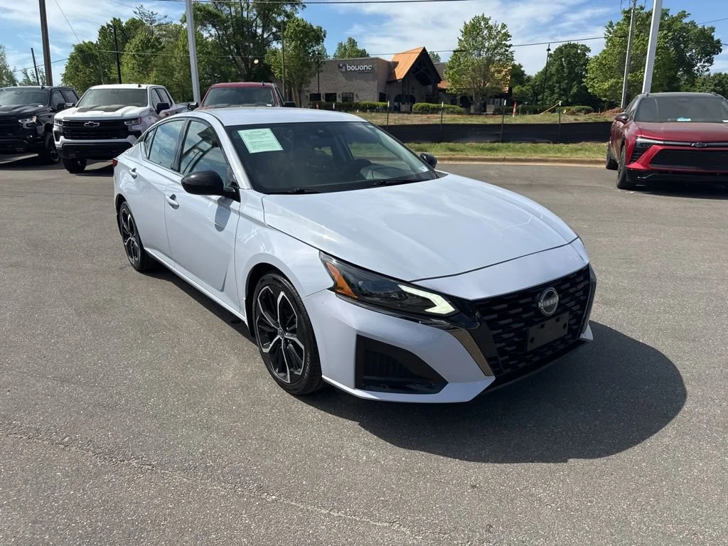 View vehicle photo 7