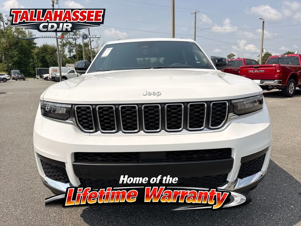 New 2026 Bright White Clearcoat Jeep Laredo image 9