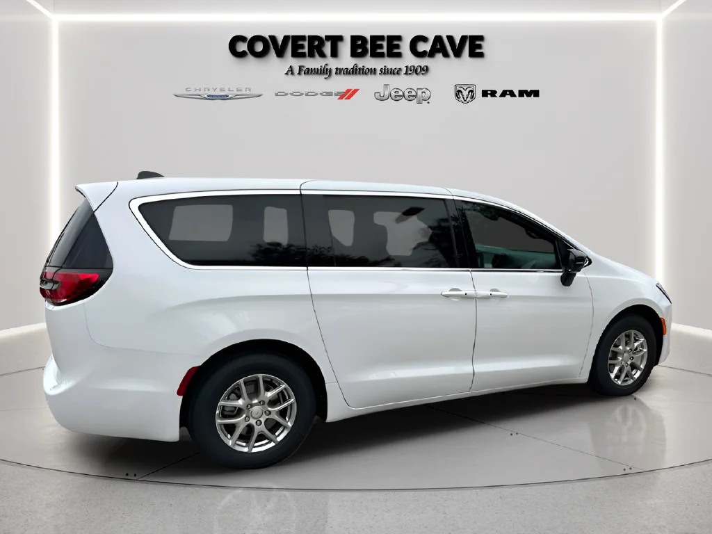 New 2027 Bright White Clear-Coat Paint Chrysler Select image 14