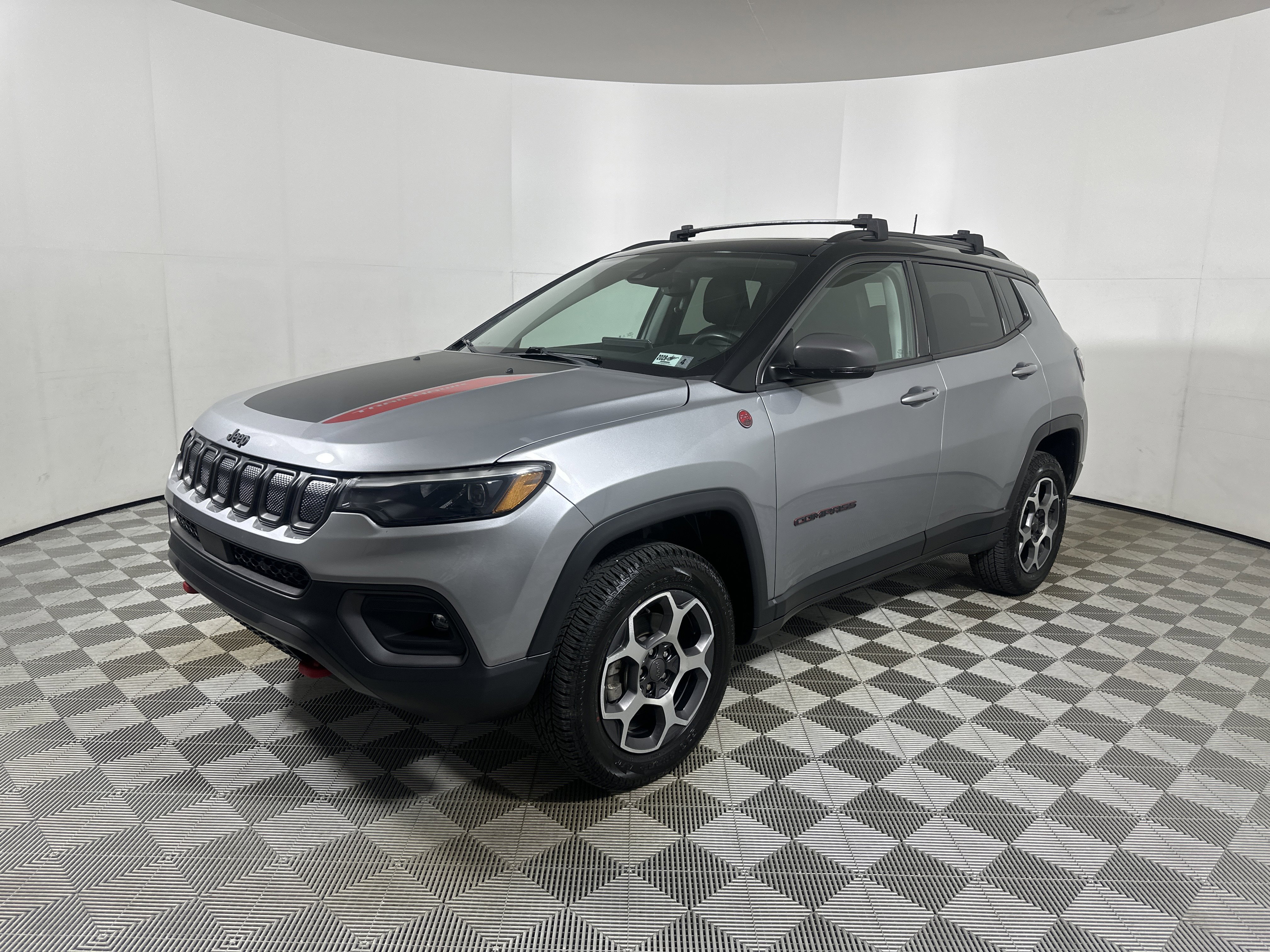 Used 2022 Billet Silver Metallic Clearcoat Jeep Trailhawk image 3