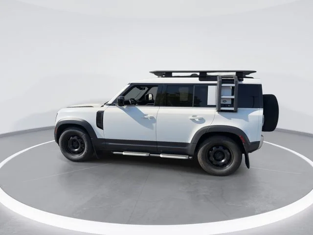 Used 2023 White Land Rover S image 5