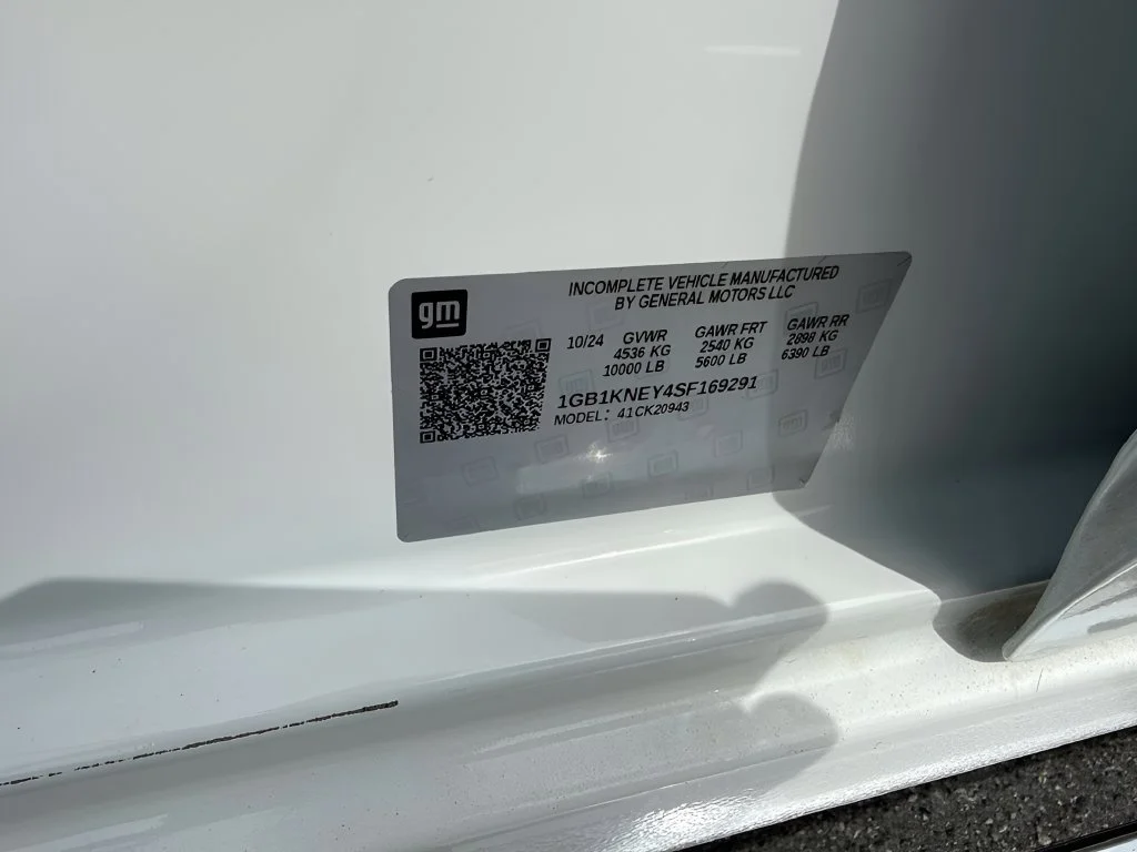 Used 2025 White Chevrolet LT image 35