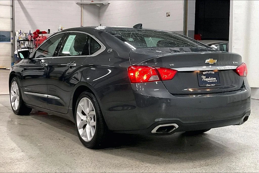 Used 2019 Gray Chevrolet Premier image 10