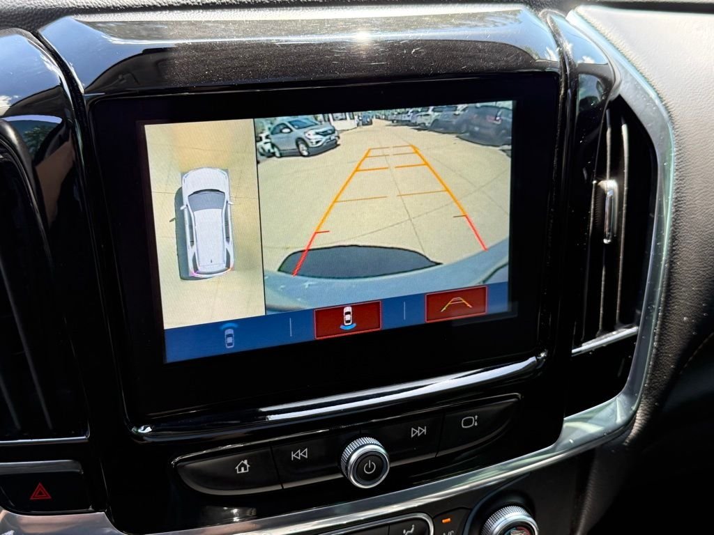 Used 2018 Summit White Chevrolet 3LT image 23