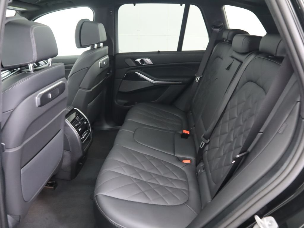 Used 2026 Black Sapphire Metallic BMW xDrive40i image 23