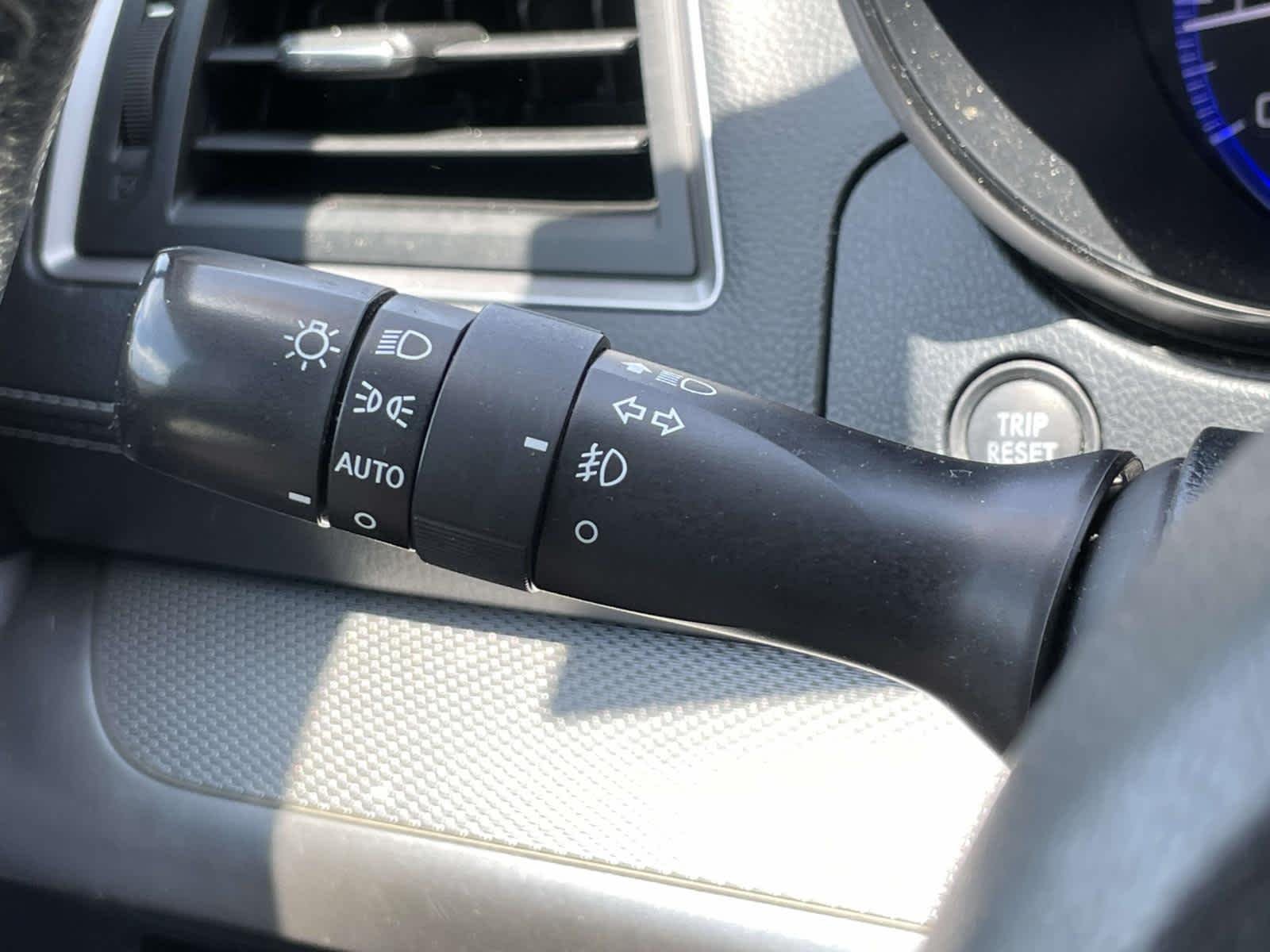 Used 2018 Twilight Blue Metallic Subaru Premium image 34