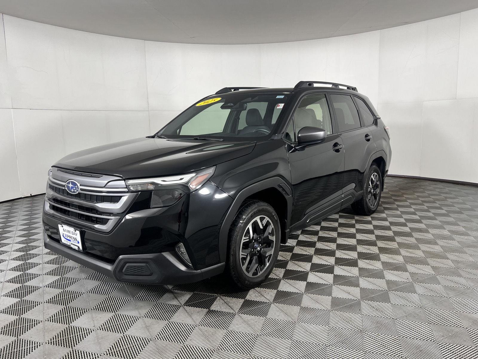 Used 2025 Crystal Black Silica Subaru Premium image 4