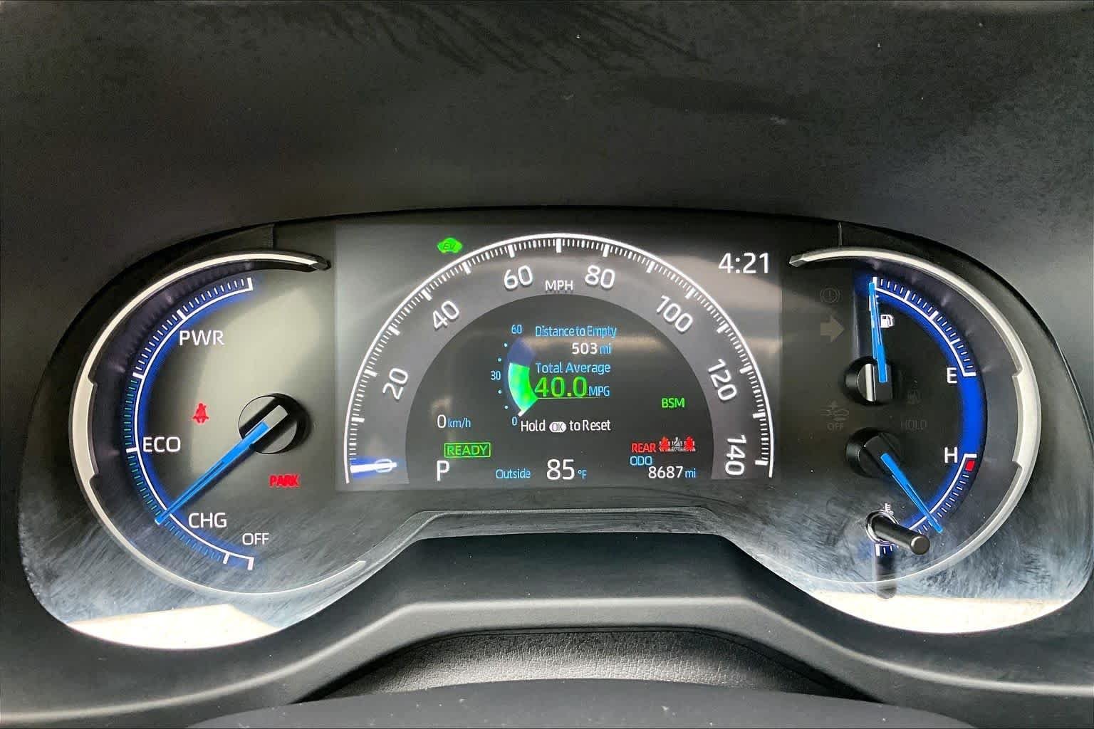 2025 Toyota RAV4 XLE - Photo 25