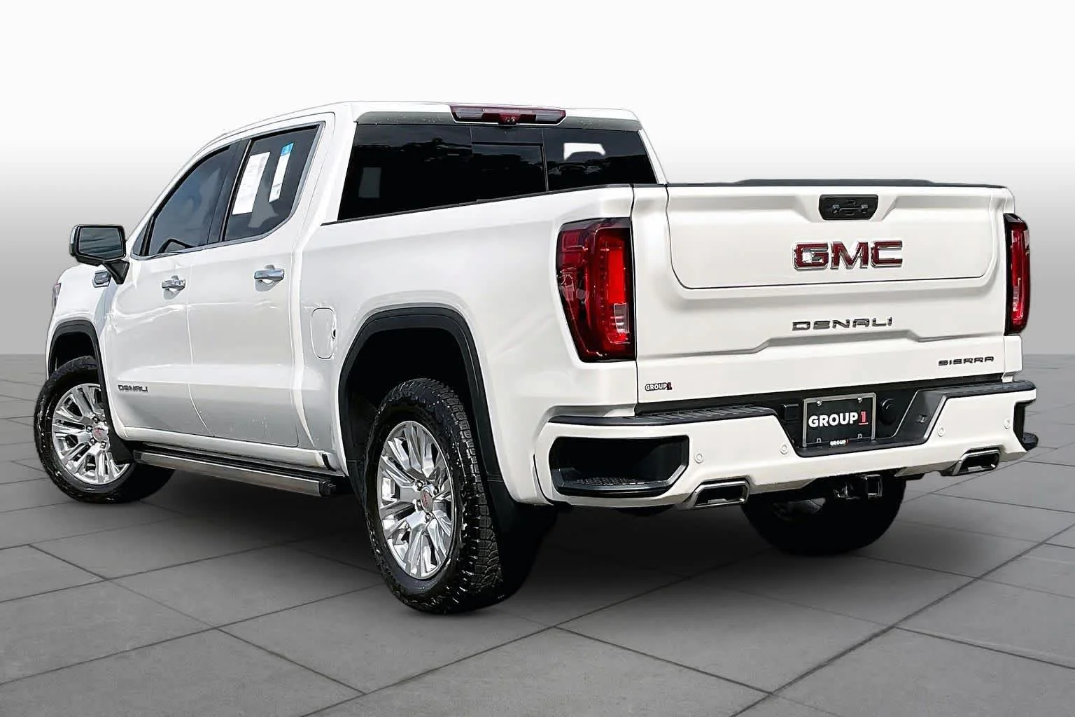 Used 2023 White Frost Tricoat GMC Denali image 12