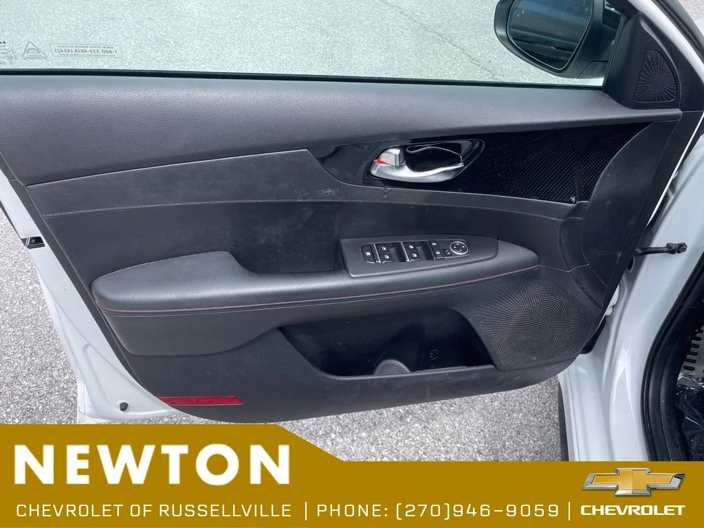 Used 2024 White Kia GT image 7
