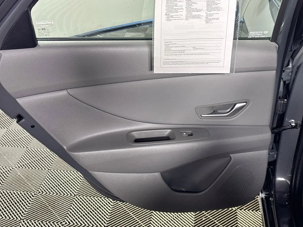 Used 2025 Gray Hyundai SEL Convenience image 20