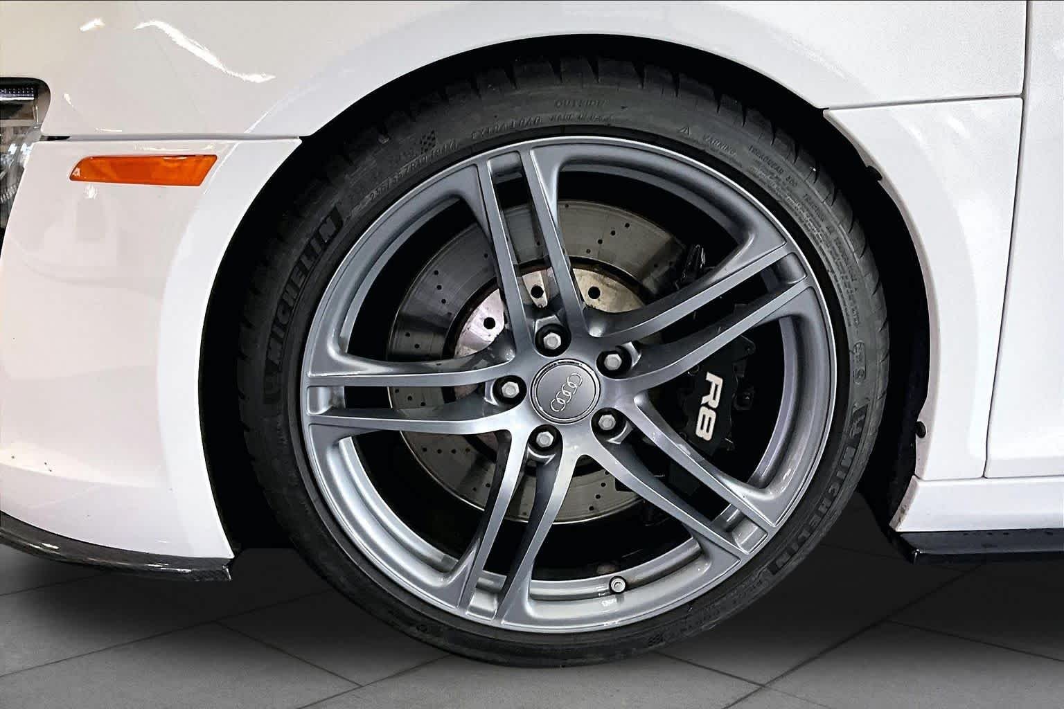 Used 2010 Ibis White With Ice Silver Sideblades Audi 5.2L image 25