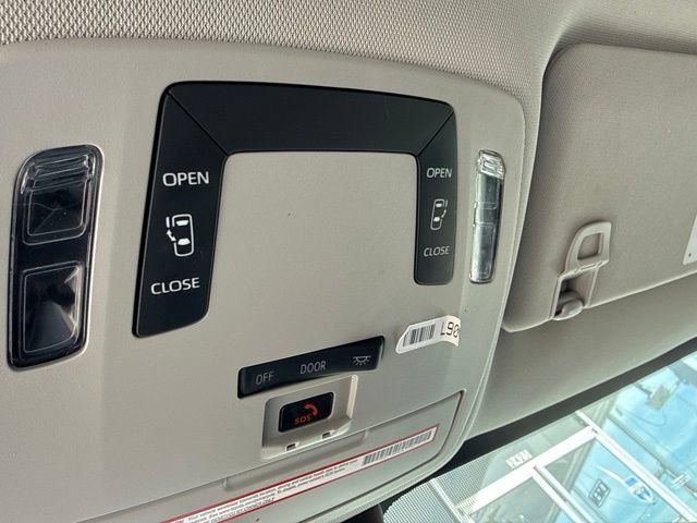 Used 2022 White Toyota LE image 10