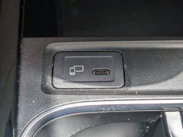 Used 2021  Mercedes-Benz GLB 250 image 21
