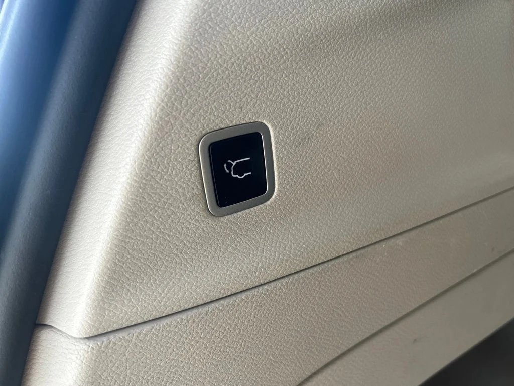 Used 2023 White Chrysler Touring L image 8