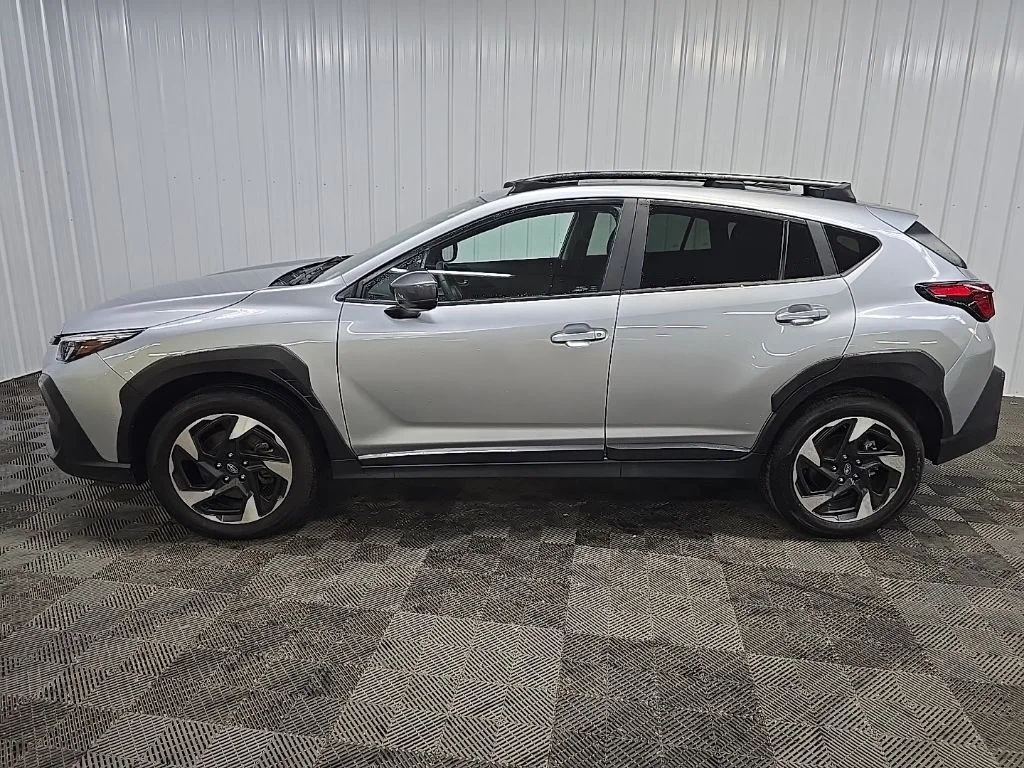 Used 2025 Ice Silver Metallic Subaru Limited image 5