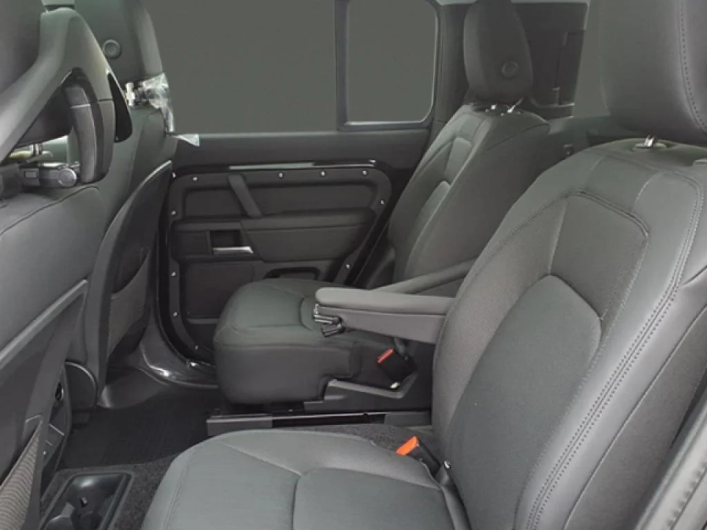 New 2026 Santorini Black LAND ROVER S image 5