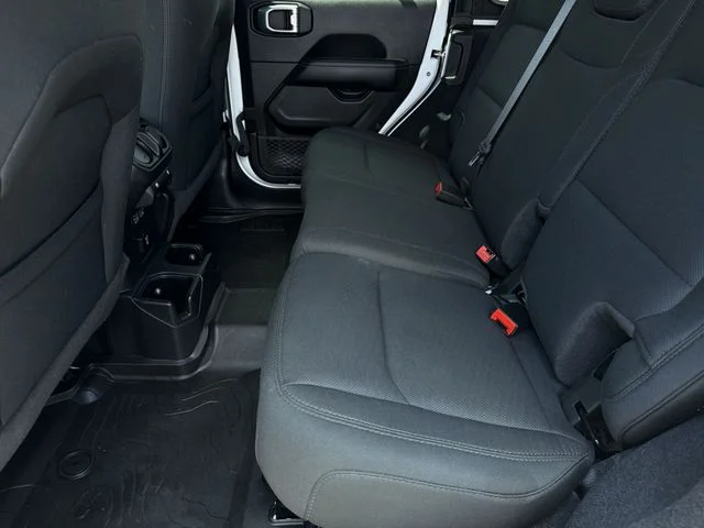 Used 2021 White Jeep Unlimited Sahara image 19