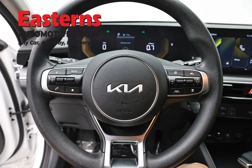 Used 2025 White Kia LXS image 10