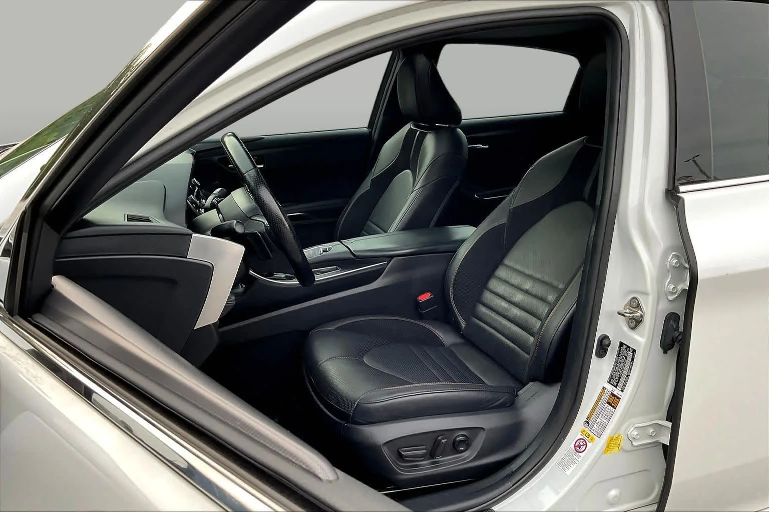 Used 2019 Wind Chill Pearl Toyota Touring image 8