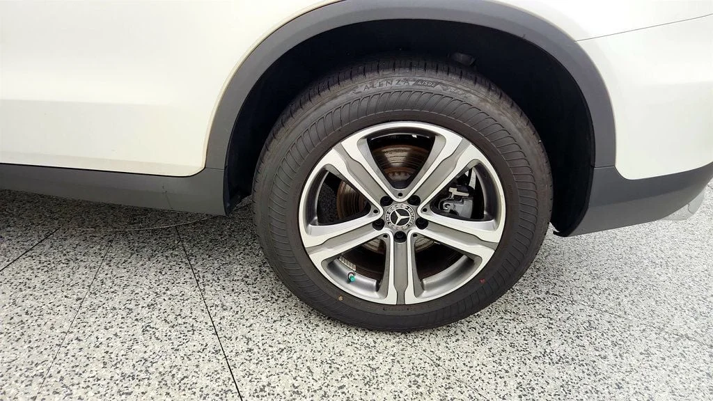 Used 2018 Polar White Mercedes-Benz GLC 300 4MATIC® SUV image 9