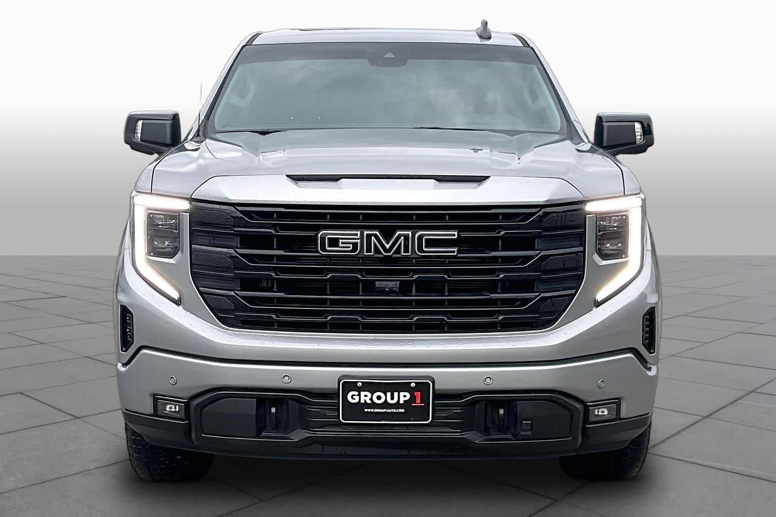 Used 2025 Sterling Metallic GMC Elevation image 4