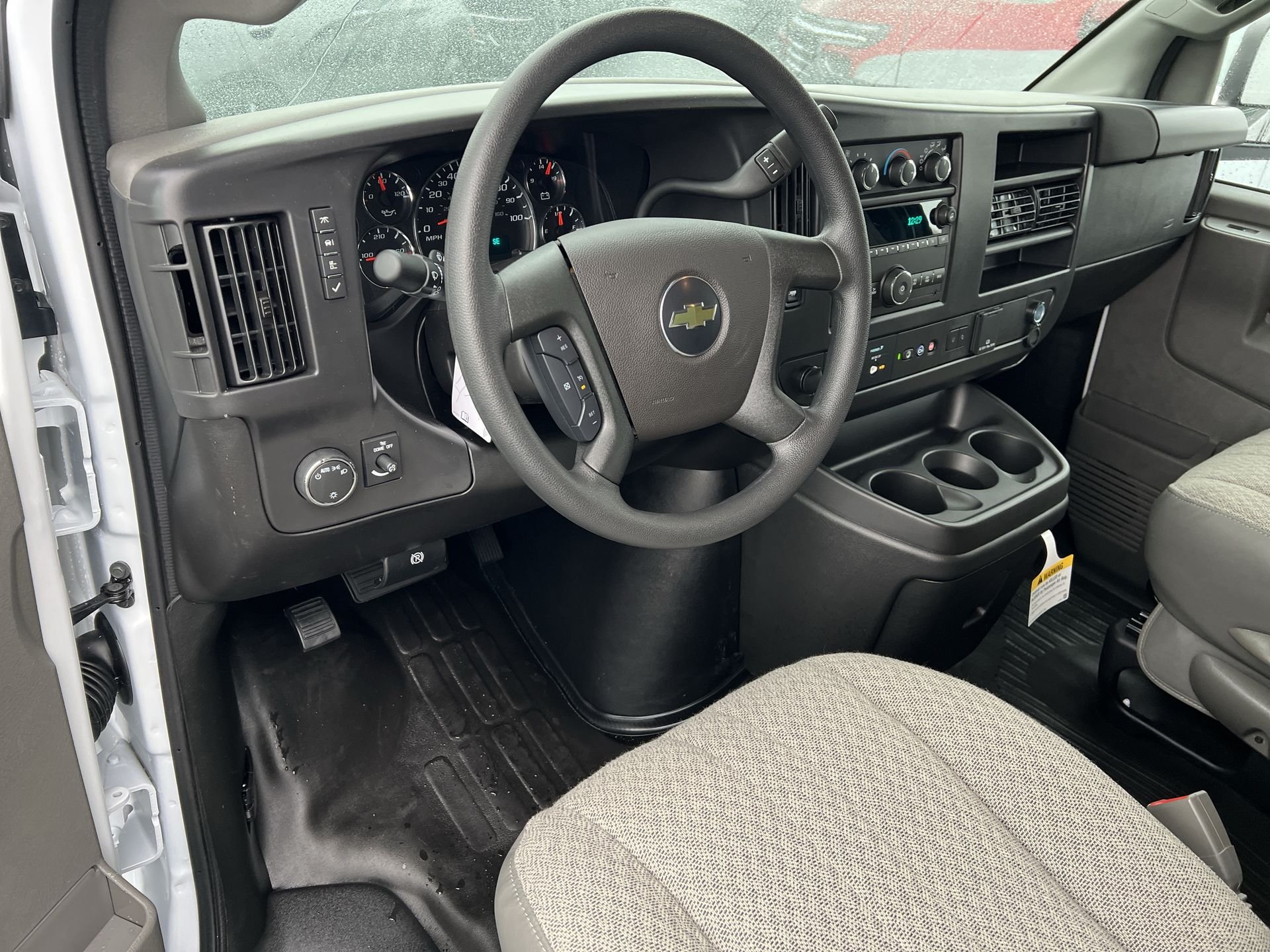 2025 Chevrolet Express Cargo Work Van - Photo 12