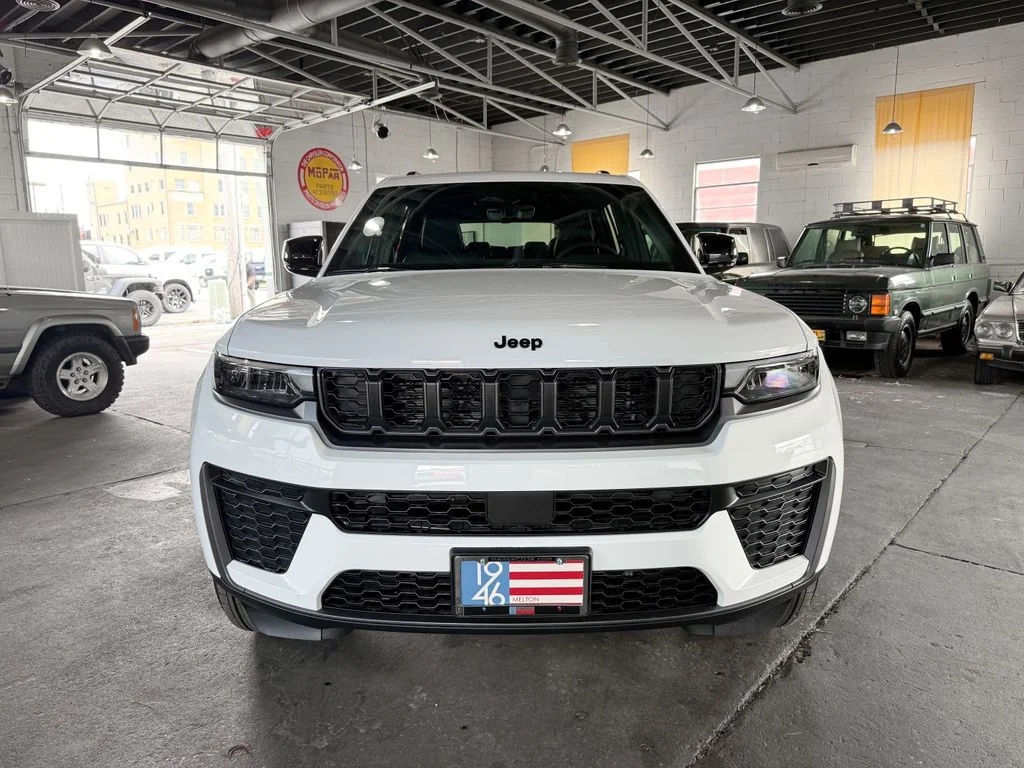 New 2026 White/off-white Jeep Laredo image 8