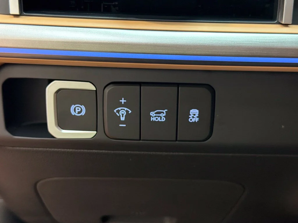 New 2027 Ecotronic Gray Hyundai Limited image 25