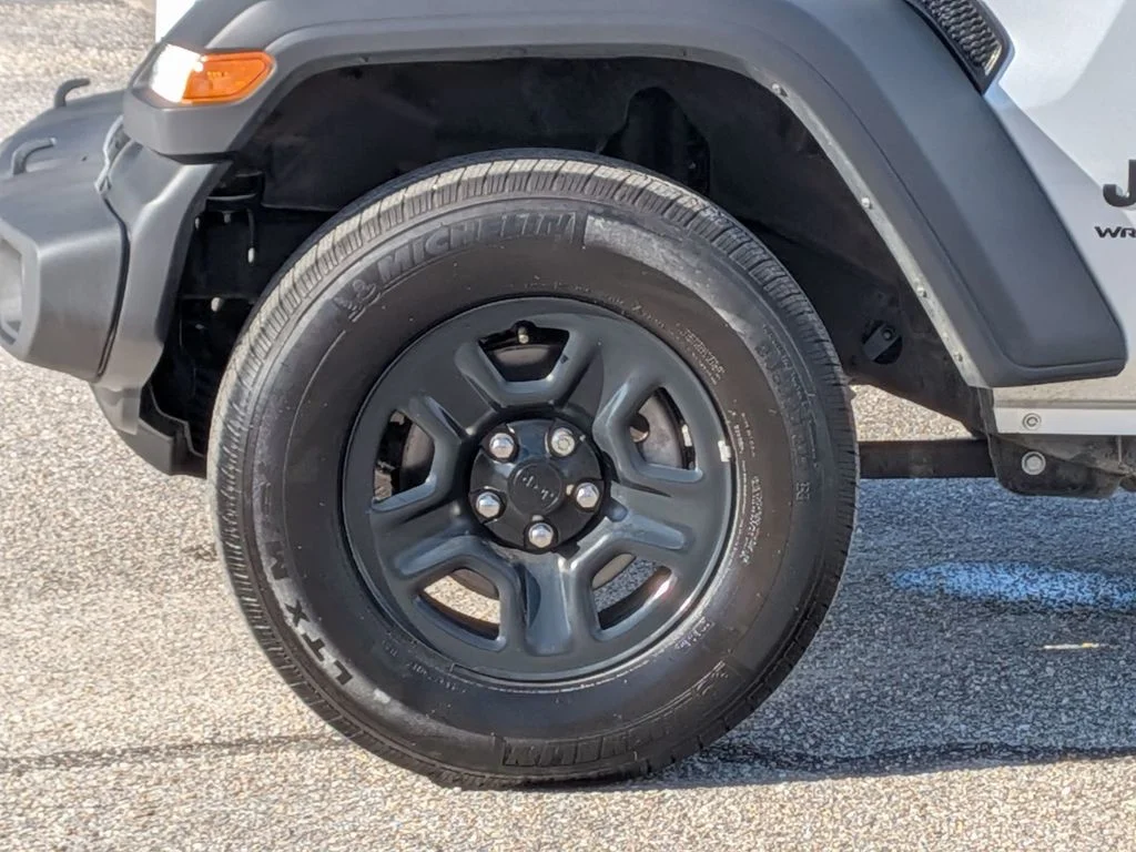Used 2023 Silver Jeep Sport image 11